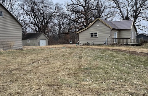 Bettendorf Cottage | Relax at Cozy Oaks Cottage