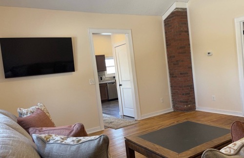 Bettendorf Cottage | Relax at Cozy Oaks Cottage