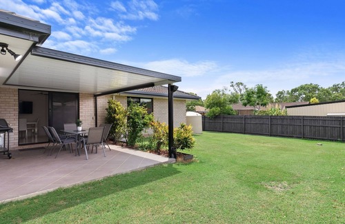 Urangan House | Relax at Moonstone Stunning Holiday Rental