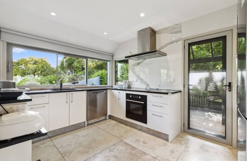 The Gardens House | Relax at Redoubt - Auckland Holiday Home