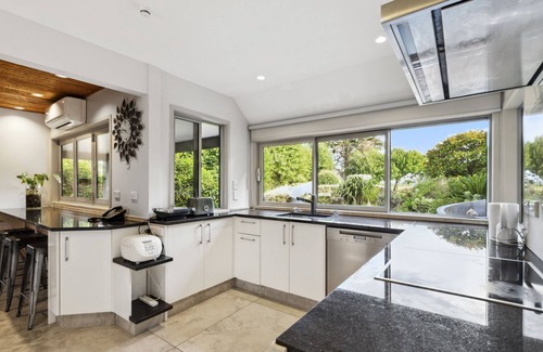 The Gardens House | Relax at Redoubt - Auckland Holiday Home