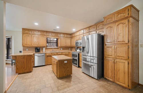 Barling House | Relax at spacious 4 bedroom private lake home in Chaffee Crossing!