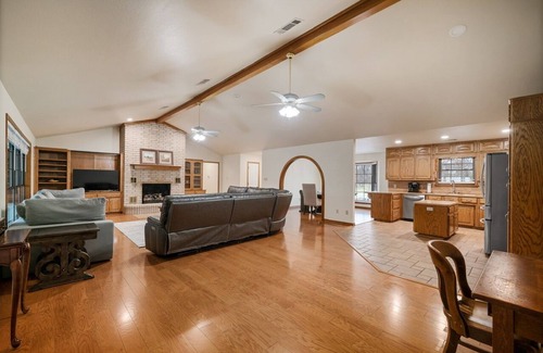 Barling House | Relax at spacious 4 bedroom private lake home in Chaffee Crossing!