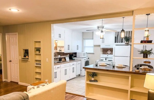 Denison House | Relax at the Blue Door! 🏡 Cute Cozy Denison Home 😍