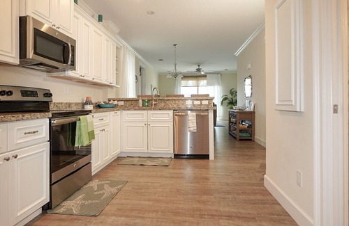 Marathon Cabin | RELAX AWAY- NEW 4BDRM W/40FT DOCK & PRIVATE POOL