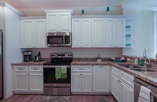Marathon Cabin | RELAX AWAY- NEW 4BDRM W/40FT DOCK & PRIVATE POOL