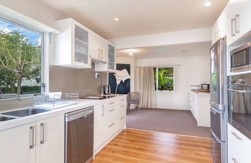Snells Beach House | Relax Away - Snells Beach Holiday Home