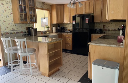 Lee House | Relax between your Berkshire adventures! Easy walk to town! Centrally located!