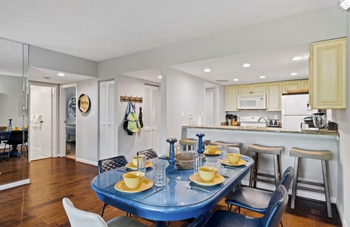 Harbour Town Condo | Relax By Pool: Harbour Town Resort Condo