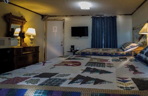 Rice Lake Cabin | Relax by the lake in Room 10 - The Antique Room - Curriers Lakeview