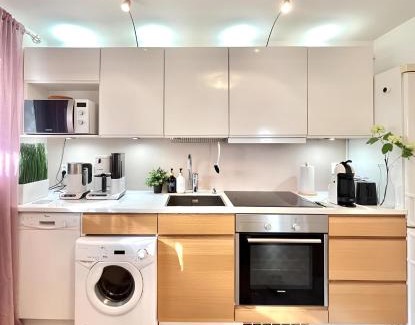 Etelainen District Apartment | Relax by the Sea 4 Min to Beach Free Parking