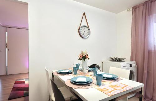 Etelainen District Apartment | Relax by the Sea 4 Min to Beach Free Parking