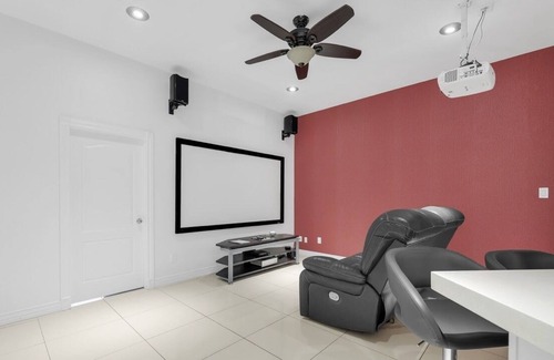 Mission House | Relax & Enjoy in Our Spacious Country Club Estate