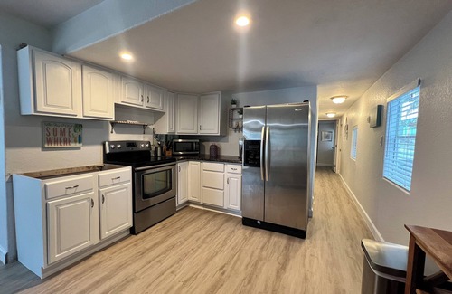 Sexton Cove Estates Cottage | Relax In a Piece Of Paradise Waterfront with Private END CanalnPet Friendly!