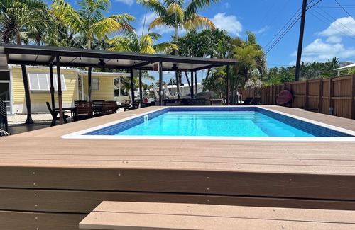 Sexton Cove Estates Cottage | Relax In a Piece Of Paradise Waterfront with Private END CanalnPet Friendly!