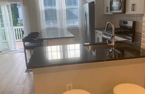 Ashburn House | Relax in an upscale modern new town house. 10 minutes from Dulles Int'l Airport.
