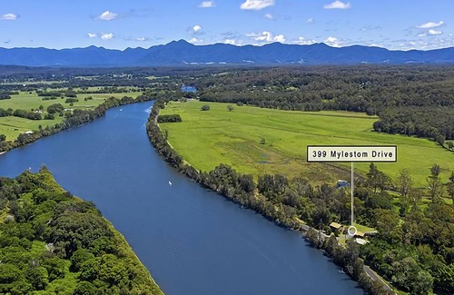 Mylestom Cabin | Relax in comfort and get back to nature in 1 of 4 waterside Cabins