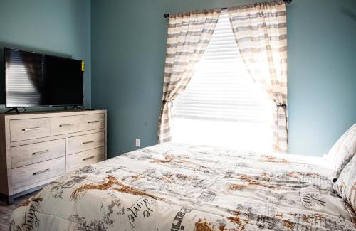 Lakeland House | Relax in Heated Saltwater Pool Screened Lanai