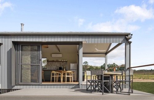 Ballandean Villa | Relax in luxurious cottage on the Granite Belt