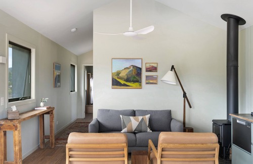 Ballandean Villa | Relax in luxurious cottage on the Granite Belt