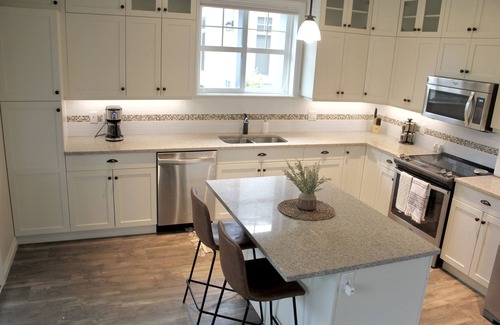 Okanagan-Similkameen House | Relax in Luxury at the Cottages