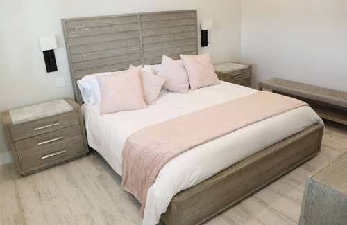 Staniel Cay Villa | Relax in our sunset inspired villa