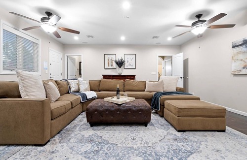 Gilbert Villa | Relax in pet-friendly Gilbert luxury with private pool, spa, and trampoline!