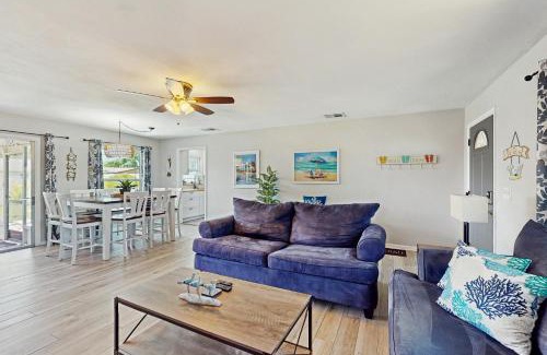Clearwater House | Relax in Retro