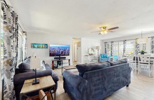 Clearwater House | Relax in Retro