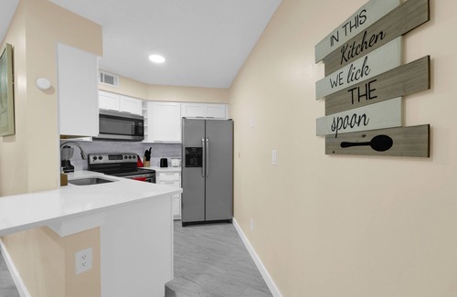 Ventura Apartment | Relax in Style at a Lovely Apartment with 3 Pools: Ideal Vacation Destination!