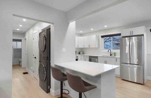Peterborough House | Relax in Style: Modern Renovated Home in a Peaceful Tranquil Neighbourhood
