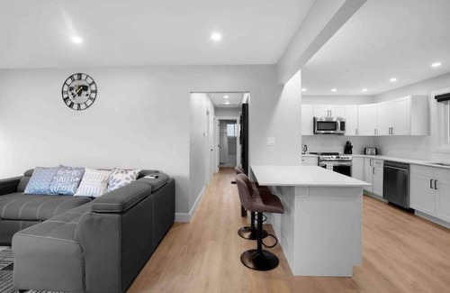Peterborough House | Relax in Style: Modern Renovated Home in a Peaceful Tranquil Neighbourhood