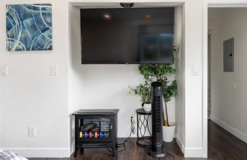 Oakland Apartment | Relax in the bay free parking on site