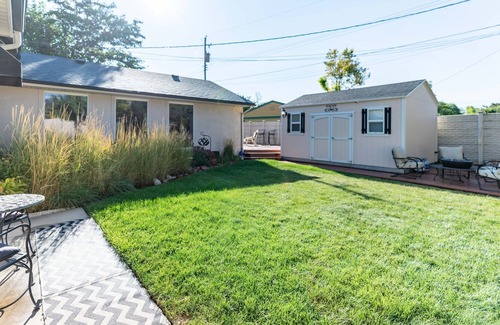 West Valley City House | Relax in the many comfortable and stylish furnishings of this spacious 2700 sqft house