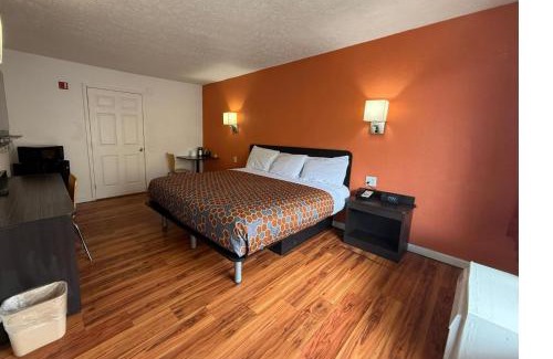 Summit Station Hotel | Relax Inn by OYO Columbus OH I 70