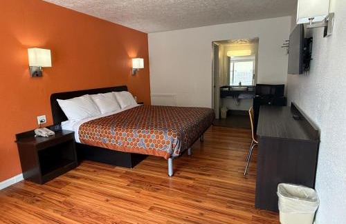 Summit Station Hotel | Relax Inn by OYO Columbus OH I 70