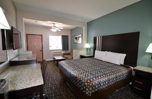 Omaha Hotel | Relax Inn Motel and Suites Omaha