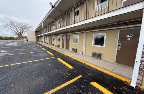Mattoon Hotel | Relax Inn & Suites