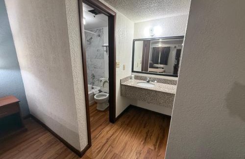 Mattoon Hotel | Relax Inn & Suites