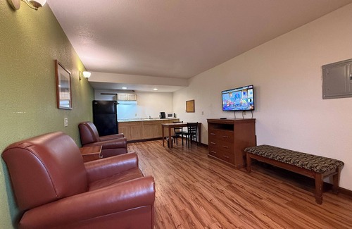 Mattoon Hotel | Relax Inn & Suites