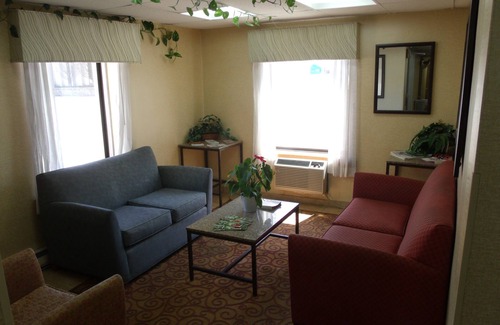 Quad Cities Hotel | Relax Inn