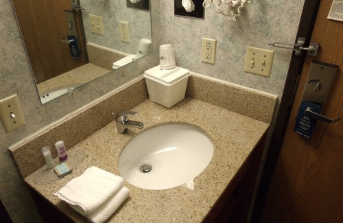 Quad Cities Hotel | Relax Inn