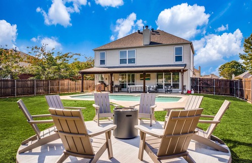 Corinth House | Relax Near Little Elm & Lake Lewisville – Pool, Spa, Game Room & 2 King Beds!