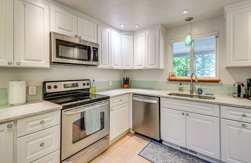 Potlatch House | Relax on a Private Beach: Shelton Getaway!