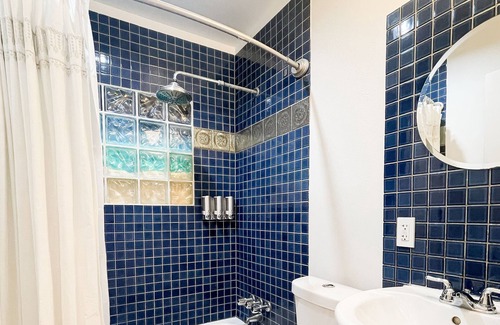 Cherrywood House | Relax On Rountree, Hot tub w/ authentic ATX experience. Main house & Guest house