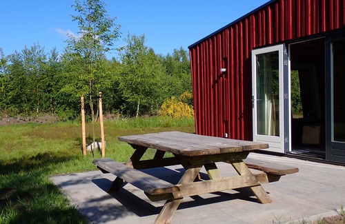 Gasselte House | Relax on the lovely lounge sofas with panoramic views of the nature garden? Or a week of quiet (tele)work, while walking straight into the woods for a lunch walk during your break?