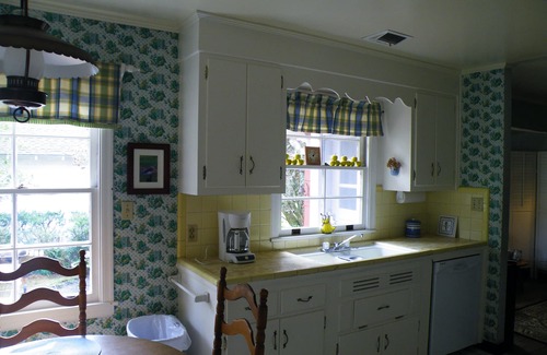 Woodbine House | Relax on the Screened Porch or Enjoy the Nearby Area Attractions