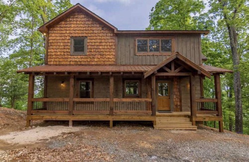 Walnut Mountain House | Relax on Top of the Ridge - Ellijay, GA