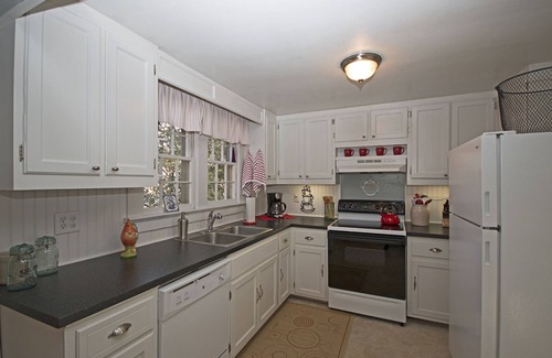 Zanoni House | Relax, Recharge And Enjoy.Near Williamsburg Walk To Restaurants and Shops