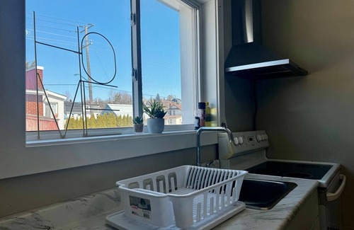 Sudbury Apartment | Relax & Recharge - Sudbury Retreat